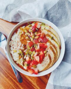 Pear & Cinnamon Oatmeal