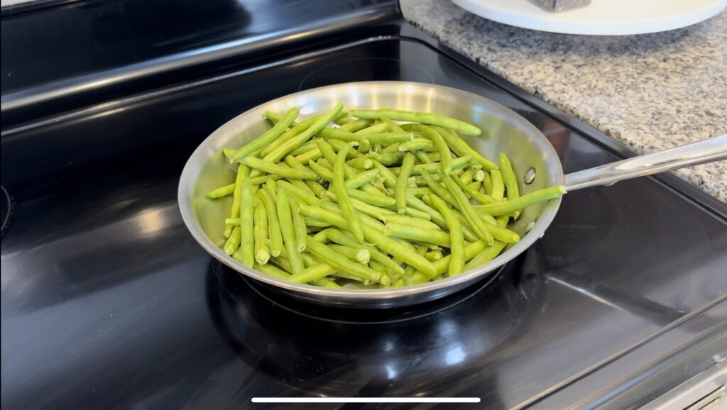 start of the recipe; green beans in the pan