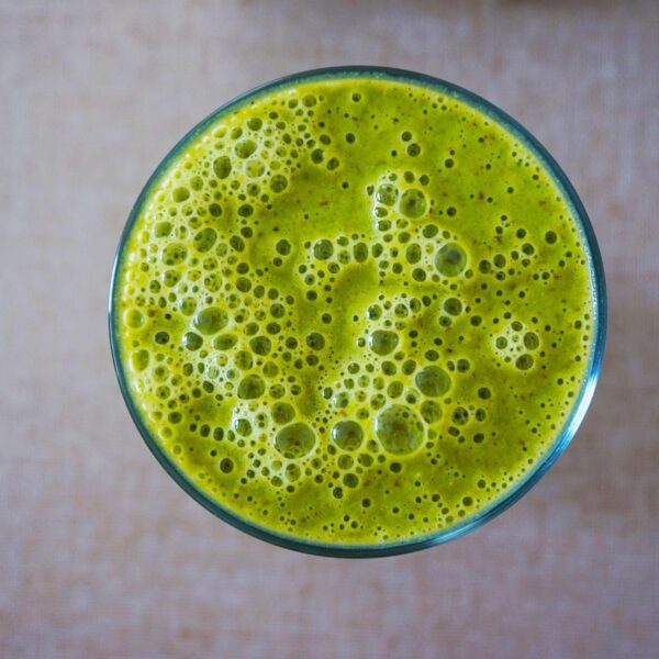 Easy Green Smoothie Recipe (Kid-Friendly & Naturally Sweet)